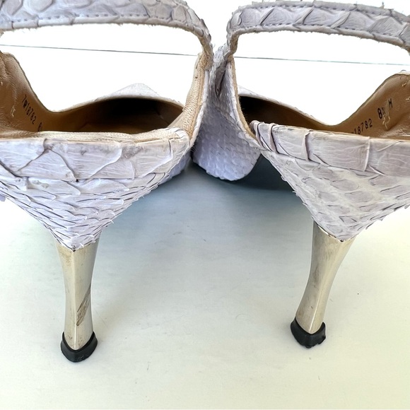STUART WEITZMAN Lavender Snake Leather Silver Metal Heel Slingback Pump Sz 8.5 M - Picture 13 of 15